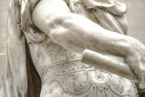 Walk in the Heart of Rome: The squares, the eternal history
