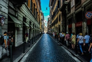 Walk in the Heart of Rome: The squares, the eternal history