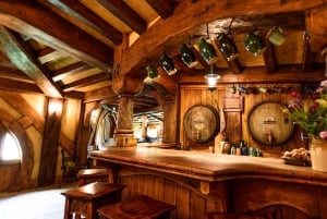 Auckland: Hobbiton, Waitomo Caves en Rotorua 1-daagse tour