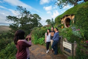 Auckland: Hobbiton, Waitomo Caves en Rotorua 1-daagse tour