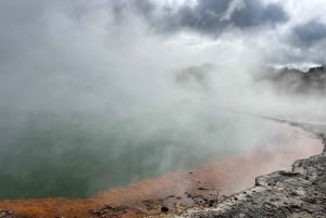 ロトルア発：ワイオタプ地熱ワンダーランド半日ツアー