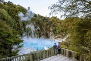 ロトルア発：ワイマング火山渓谷半日ツアー