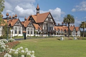 Hobbiton, Waitomo, Rotorua & Taupo 2-dages tur fra Auckland