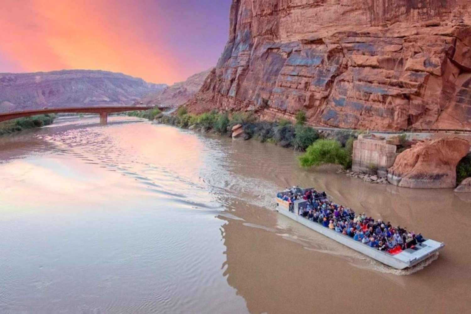 Moab: Colorado River Dinner Cruise with Music and Light Show