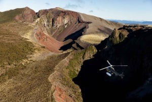 ロトルア：火山着陸と地熱公園ヘリコプターツアー