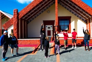 Rotorua: Whakarewarewa Village Guided Tour
