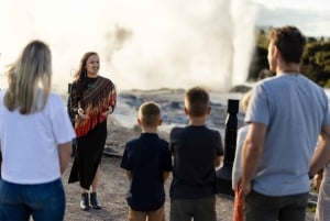 Te Puia: Tour guiado de um dia em Te Rā + Apresentação cultural de Haka
