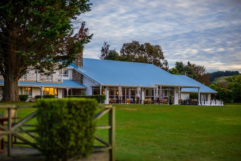 VR Rotorua Lake Resort Weddings