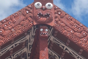 ワカレワレワ・マオリ村、湖、レッドウッドの森をご覧ください