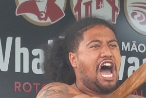 ワカレワレワ・マオリ村、湖、レッドウッドの森をご覧ください