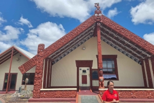 ワカレワレワ・マオリ村、湖、レッドウッドの森をご覧ください