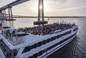 San Diego: Christmas Day Buffet Brunch or Dinner Cruise