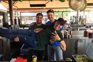 Сан-Диего: Hillcrest Drag Queen 5 Bar Crawl с шот-баром