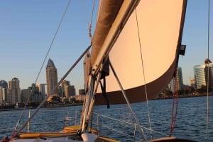 San Diego: Privé zeiltour bij zonsondergang voor maximaal 12 gasten