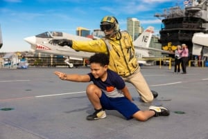 San Diego: USS Midway con tour a pie por el paseo marítimo