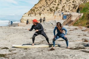 Solana Beach: lezione privata di surf con tavola e muta