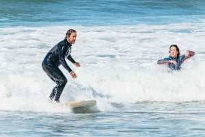 Solana Beach: lezione privata di surf con tavola e muta