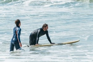 Solana Beach: lezione privata di surf con tavola e muta