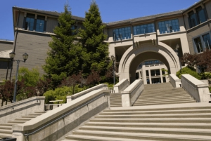 バークレー：カリフォルニア大学バークレー校キャンパスガイド付きウォーキングツアー