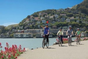 サンフランシスコ：ミュアウッズとサウサリートを訪れる自転車ツアー