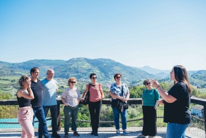 Baskisk valbåt och traditionellt baskiskt ciderhus