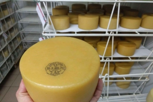 Откройте для себя искусство изготовления сыра Idiazabal в Стране Басков