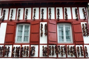 Utflykt till byarna i de franska och baskiska Pyrenéerna: Espelette, Ainhoa och Sare