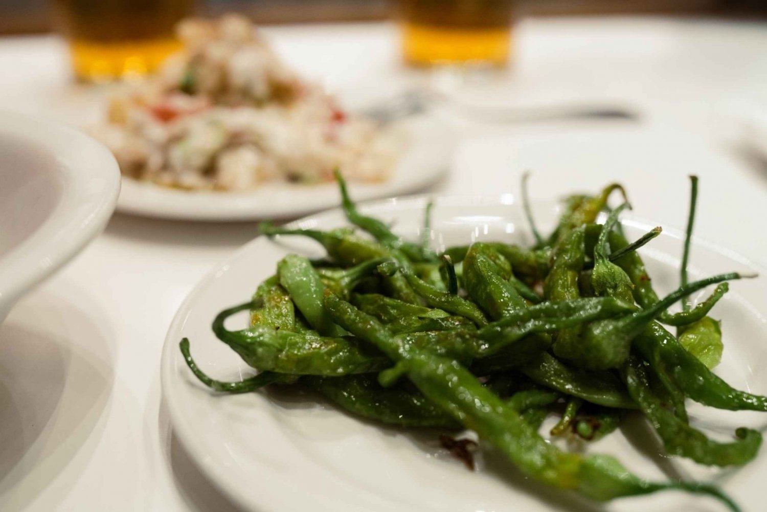 San Sebastián: Paseo gastronómico guiado con cata de vinos