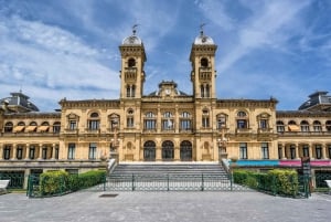 San Sebastian: Private Walking Tour with Pintxo and Drink