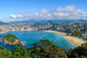 San Sebastian: Private Walking Tour with Pintxo and Drink