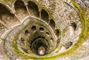 Da Lisbona: Escursione a Sintra, al Palazzo Pena e a Regaleira