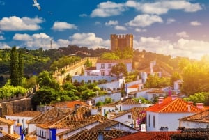 Da Lisbona: Tour a Óbidos e Nazaré - Villaggio medievale, Ginja e Museo del Surf