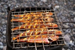 Da Praia: gita in barca, snorkeling, grotta e barbecue sulla spiaggia