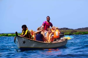Da Praia: gita in barca, snorkeling, grotta e barbecue sulla spiaggia