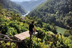 Van Santiago: Ribeira Sacra Tour & boottocht