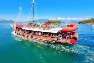 Full tour departing from Angra, with lunch