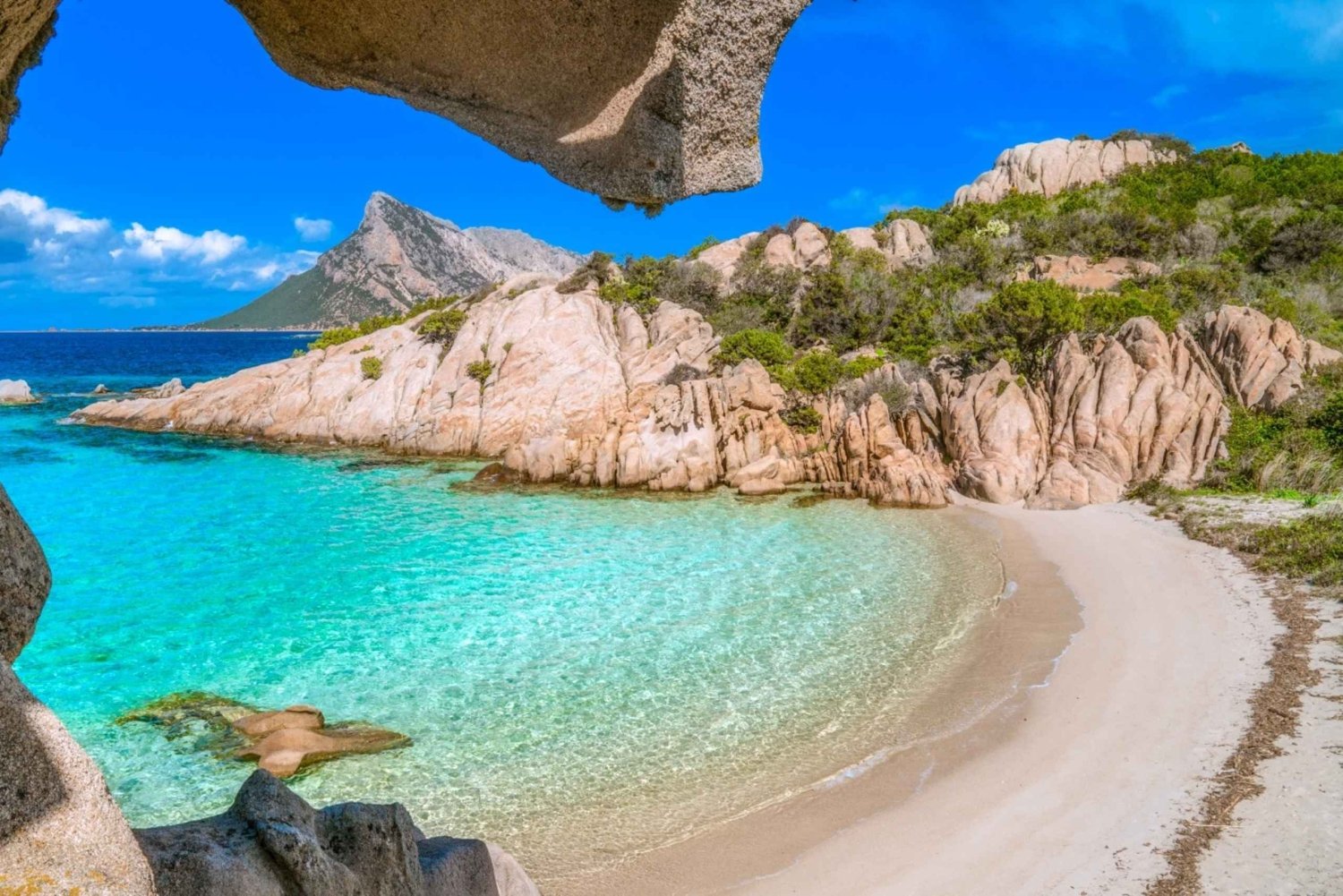 Golfo Aranci: Tavolara och Molara Snorkling Dinghy Tour