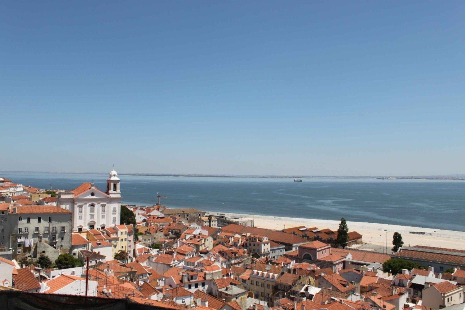 Lisbon: Alfama and São Jorge Castle Quarters Walking Tour