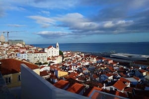 Lissabon: Alfama, Mouraria Neighborhood Walking Tour