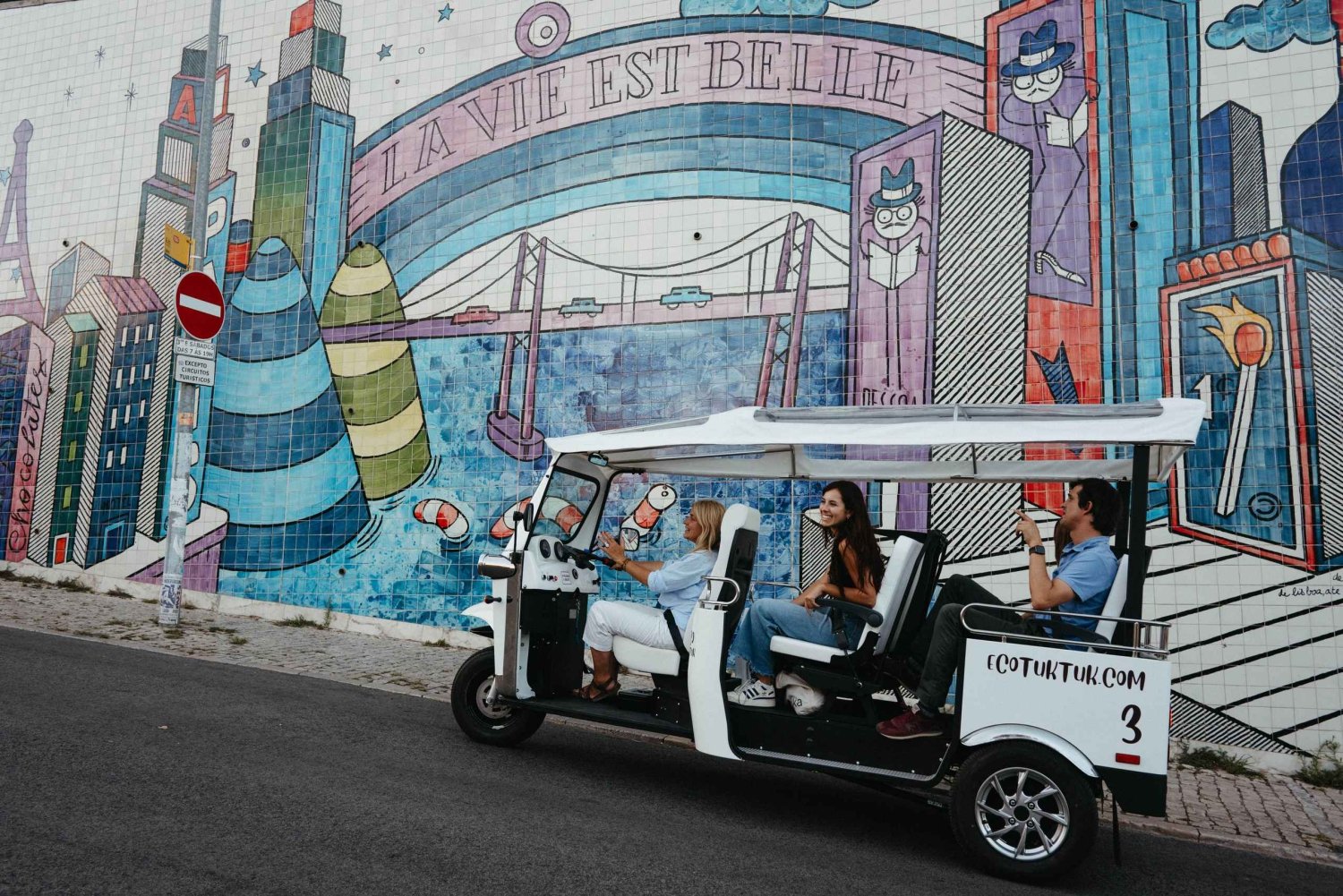 Lissabon: Privat mad- og vin byrundvisning med Eco Tuk Tuk