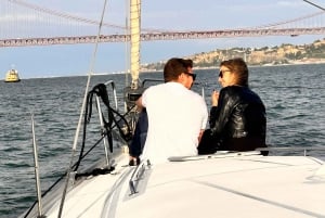Lisbon: Romantic Cruise with Wine & Portuguese Tapas