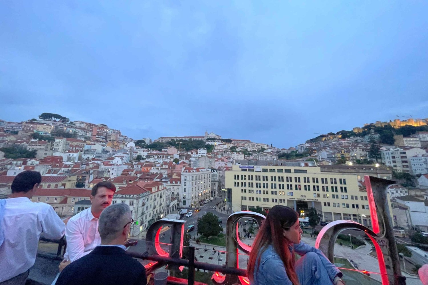 Lisboa: Fest på taket: Sky Tour med 6 takterrasser og drinker