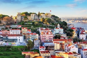 Lisboa: Saint George's Castle Entry & City Self-Guided Tours