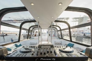 Lisbona: Sangria Vibes & DJ Cruise - Open bar su una barca di lusso