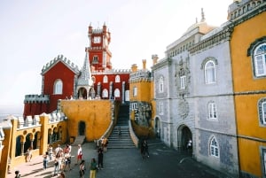 Lisbona: Sintra, Palazzo Pena, Quinta Regaleira, Cascais Tour