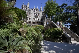 Lisbona: Sintra, Palazzo Pena, Quinta Regaleira, Cascais Tour