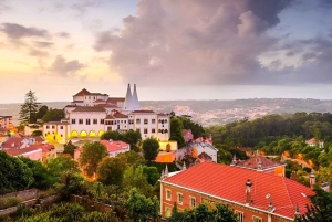Lisbona: Sintra, Palazzo Pena, Quinta Regaleira, Cascais Tour