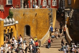 Lisbona: Sintra, Palazzo Pena, Quinta Regaleira, Cascais Tour