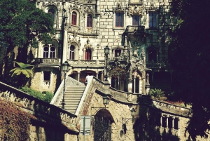 Lisbona: Sintra, Palazzo Pena, Quinta Regaleira, Cascais Tour