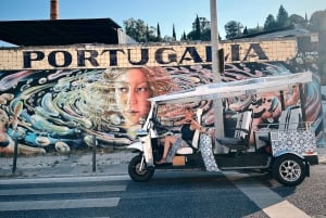 Lissabon: Gadekunstelskere med tuktuk